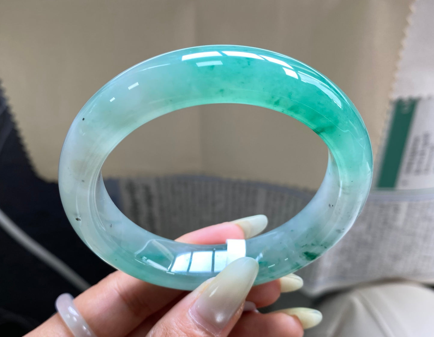 Jade - Bracelet Jonc Jade Piao Hua