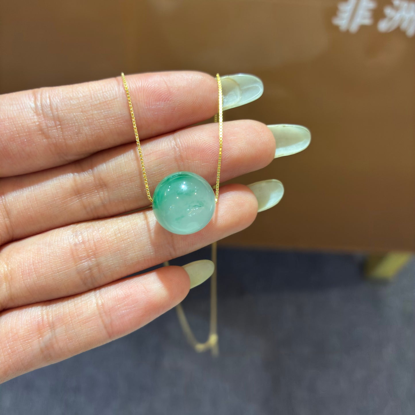 Jade pendant – Round pearl