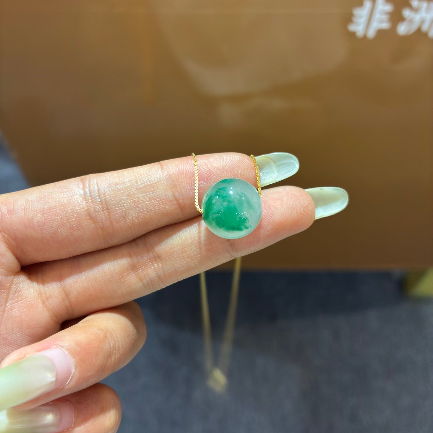 Jade pendant – Round pearl