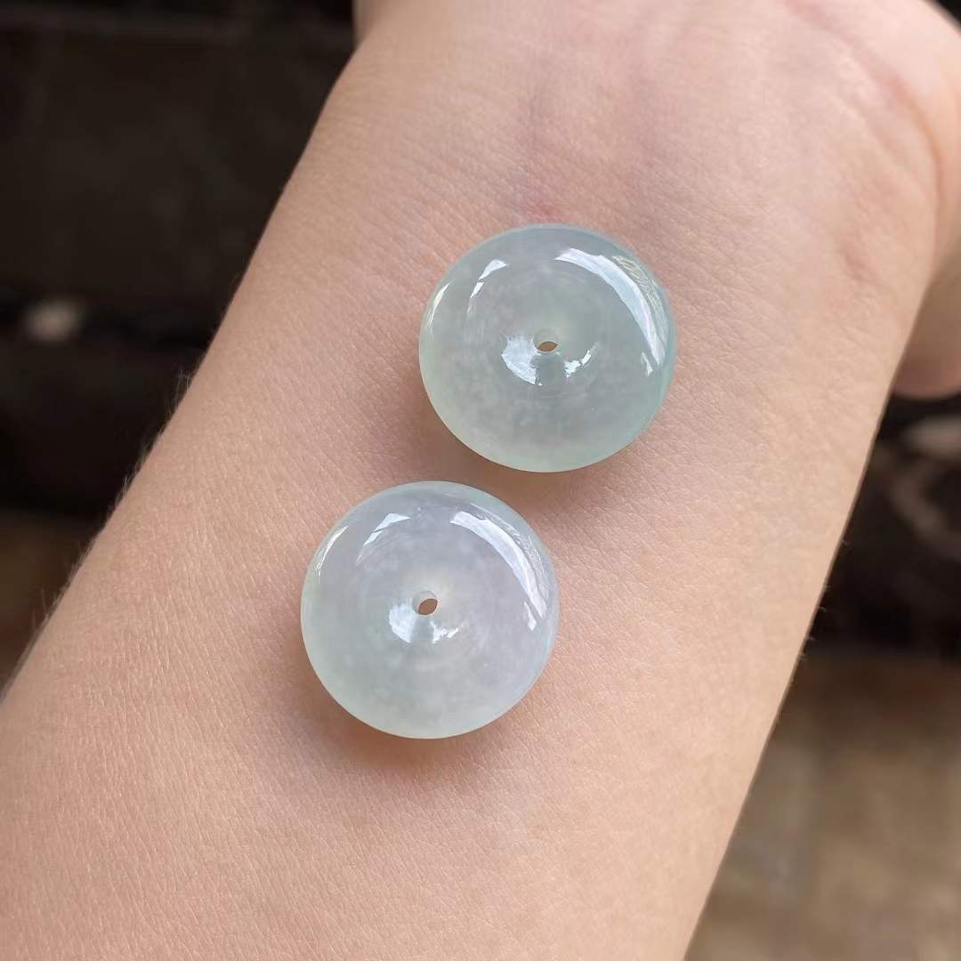 Ice-type jade pendant