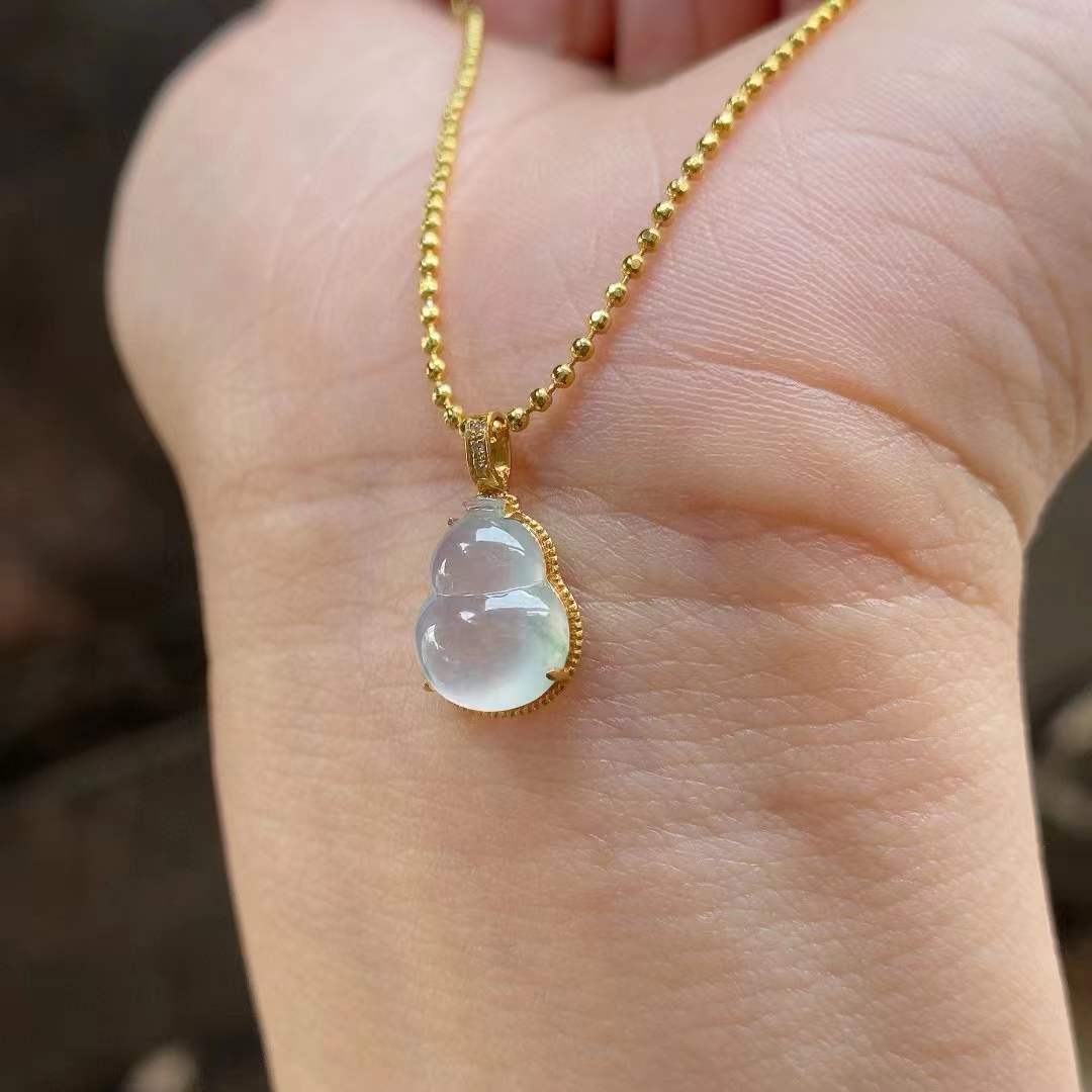 Jade - Pendentif en Jade Glacé – Gourde Hulu