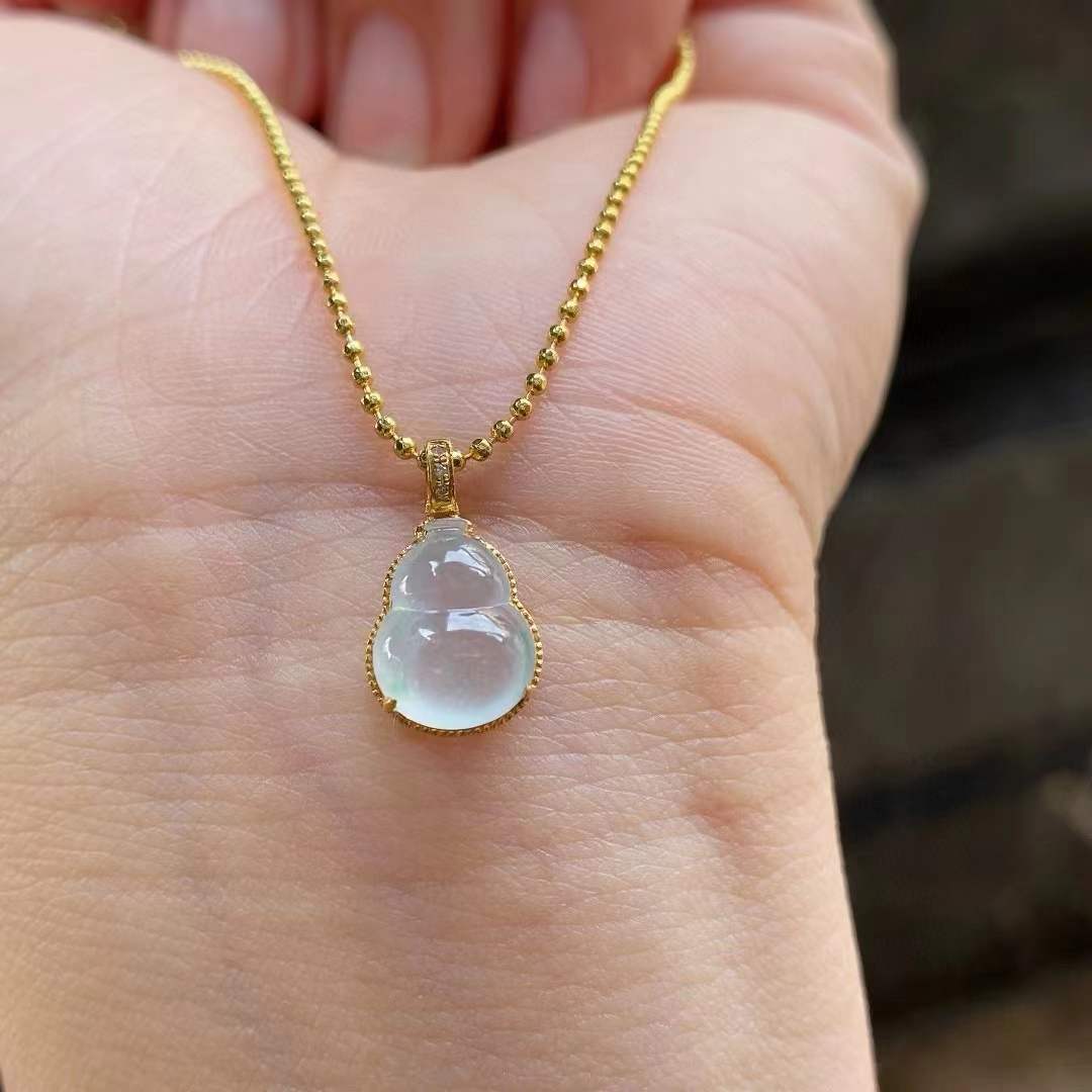 Jade - Pendentif en Jade Glacé – Gourde Hulu