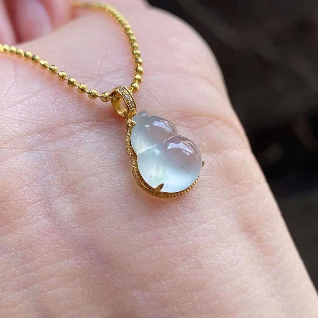 Jade - Pendentif en Jade Glacé – Gourde Hulu