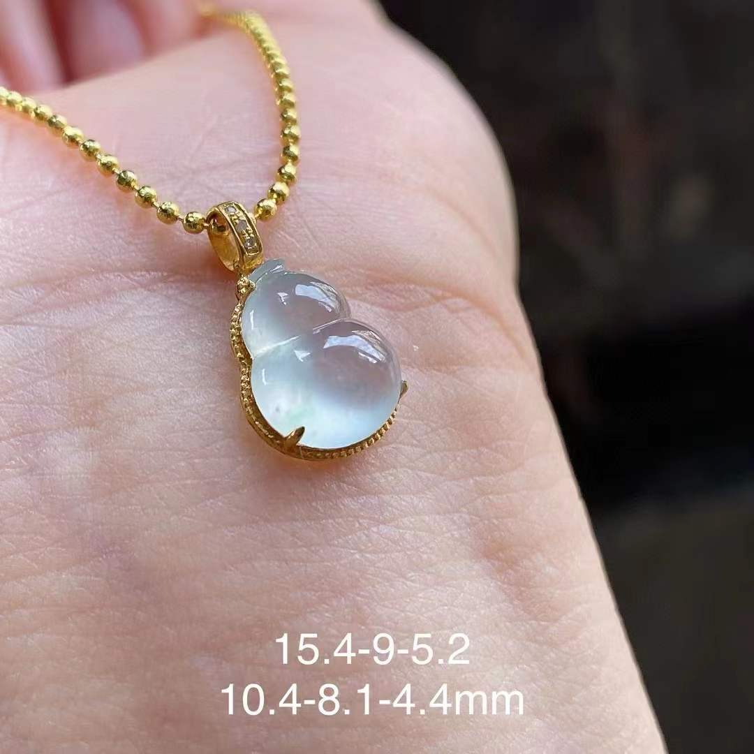 Jade - Pendentif en Jade Glacé – Gourde Hulu