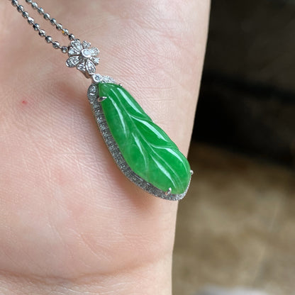 Jade - Pendentif Jade vert feuille percé avec chaîne