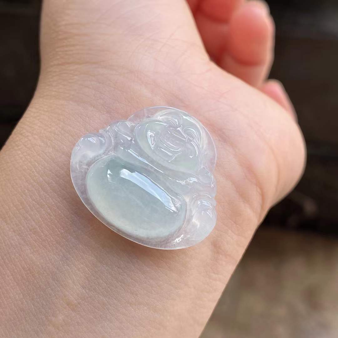 冰种翡翠笑佛吊坠 - 质地细腻，光泽纯净，宁静典雅