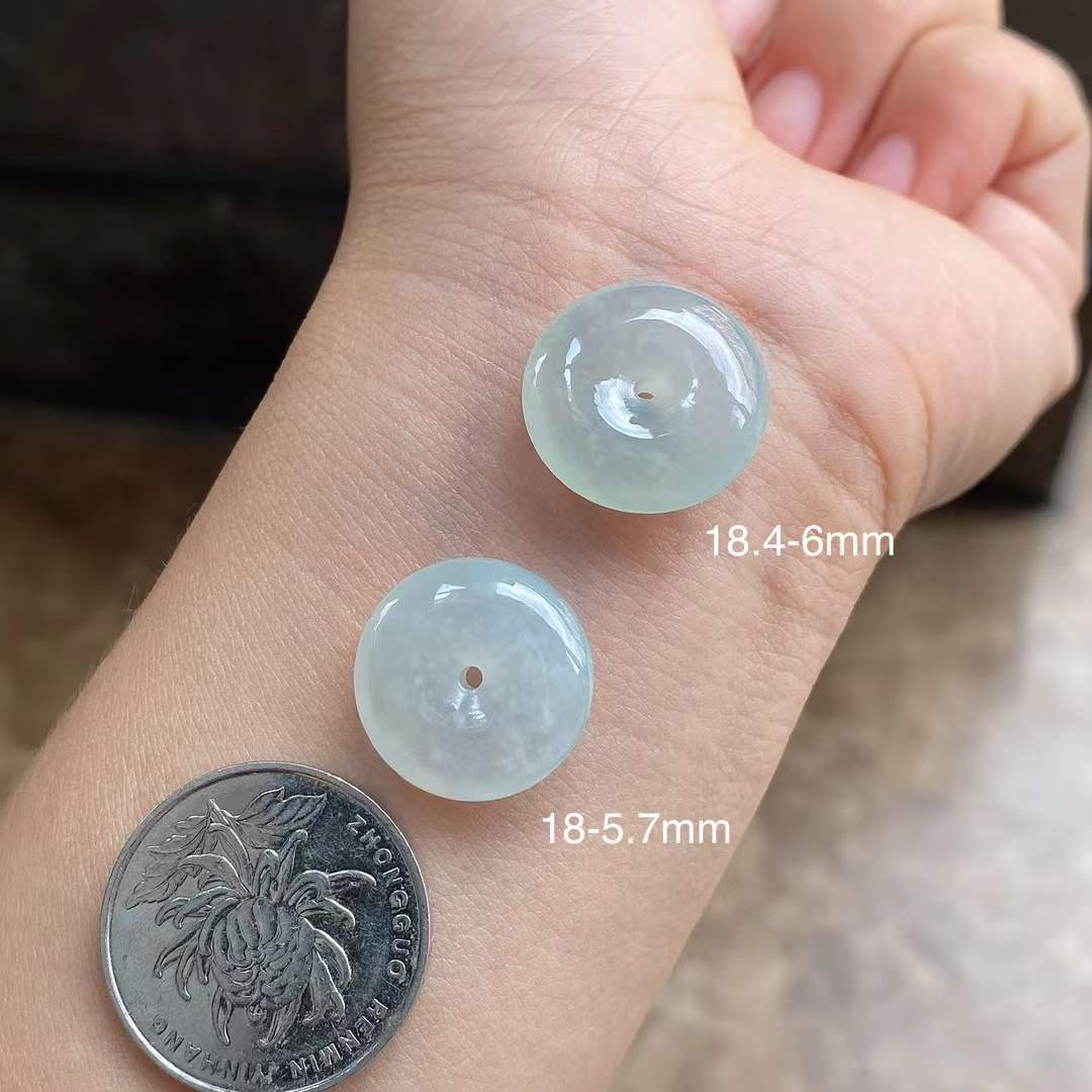 Ice-type jade pendant