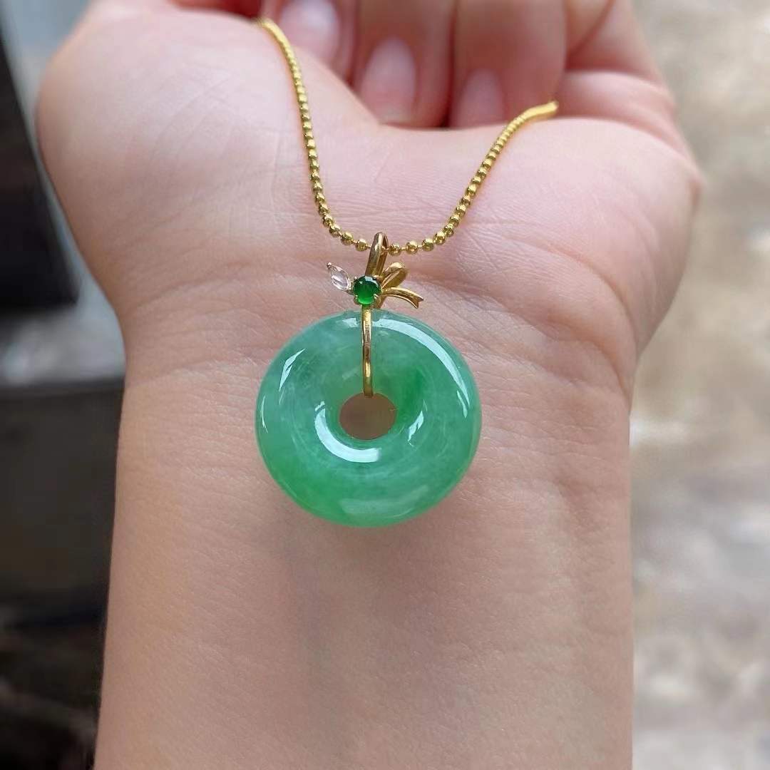 Ice Jade Donut Pendant – Intense Green