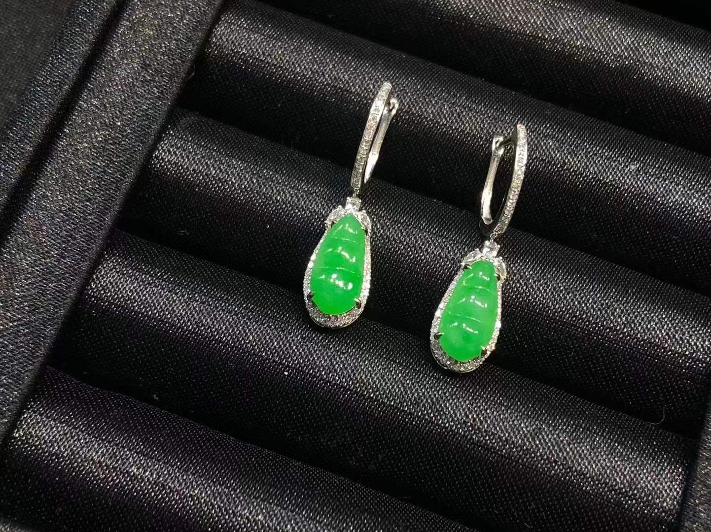 Jade - Boucles d’oreilles en jade Bing Yanglü
