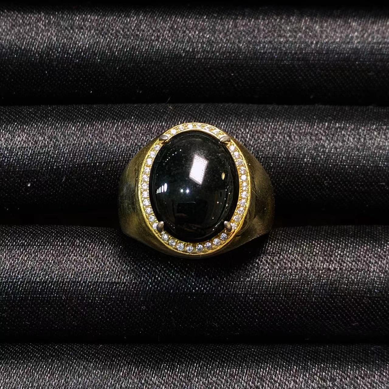 Jade - Bague Pigeon en Jade Noir Impérial