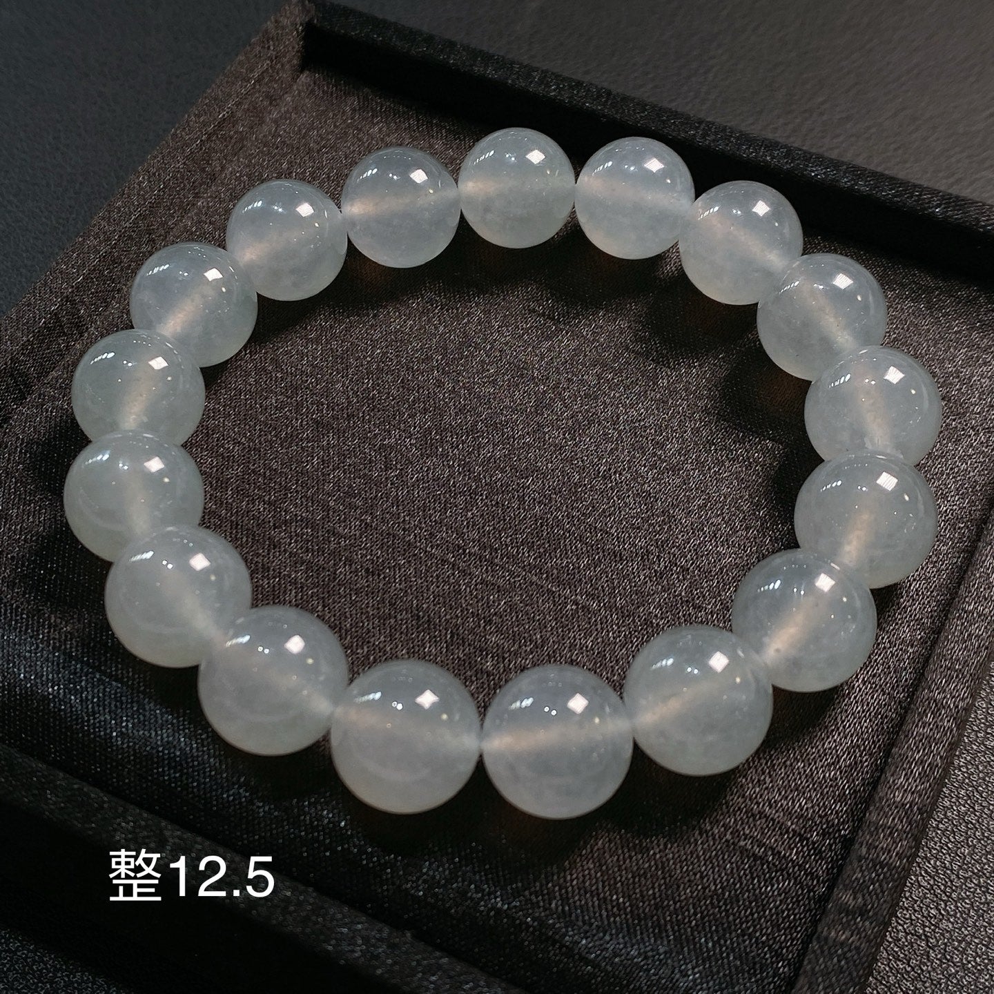 Perles de Givre – Bracelet en Jade Glacé Cristallin