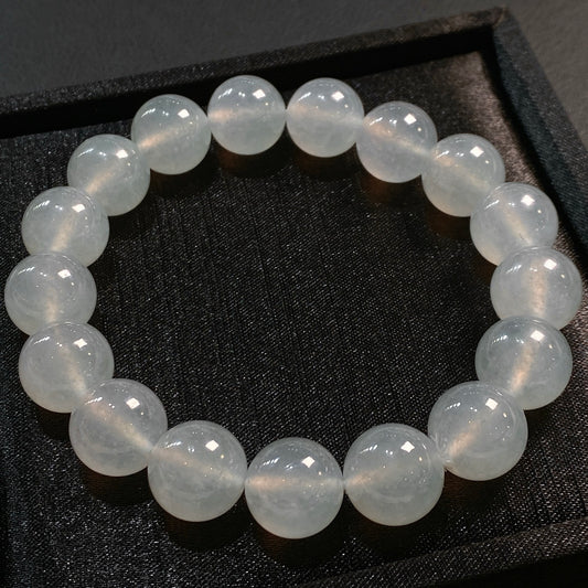 Perles de Givre – Bracelet en Jade Glacé Cristallin