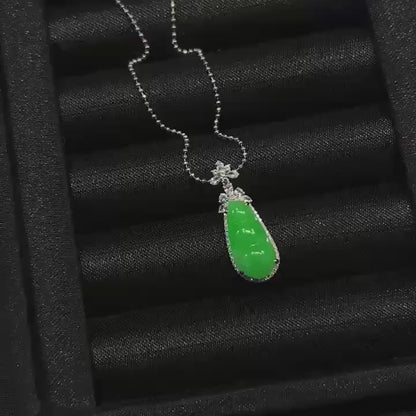Bing Yanglü Jade Pendant – Bean Shape, 18K Gold and Diamonds