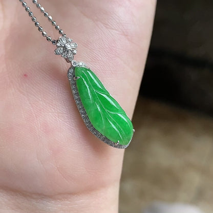 Jade - Pendentif Jade vert feuille percé avec chaîne