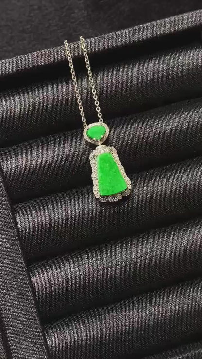 Yanglü Jade Pendant – Smooth Plate, 18K Gold &amp; Diamonds